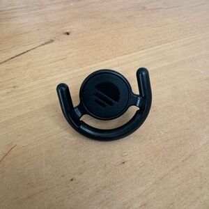 Vent clip phone mount for pop socket
